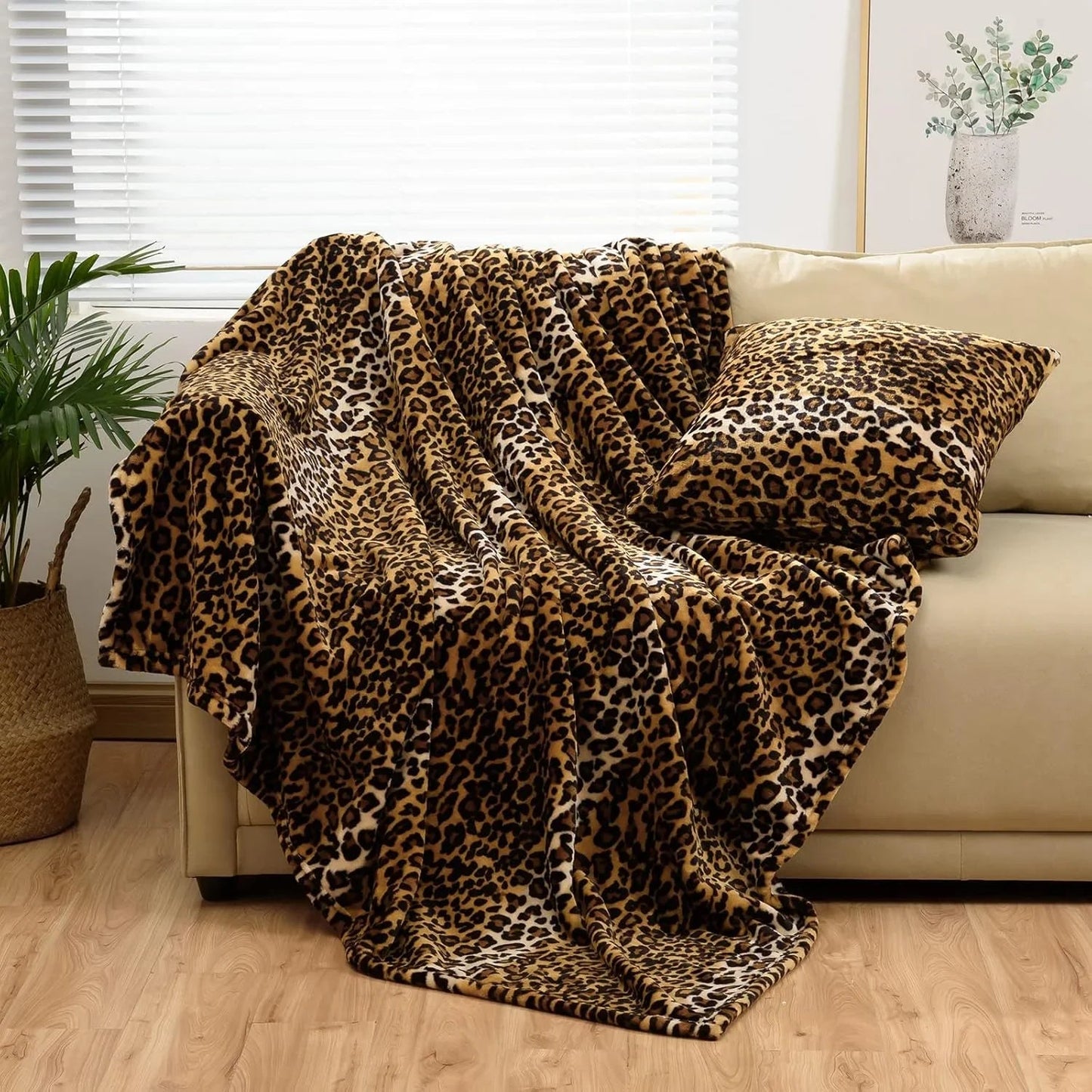 Flannel Throw Blanket with Animal Print Pattern for Sofa and Bed