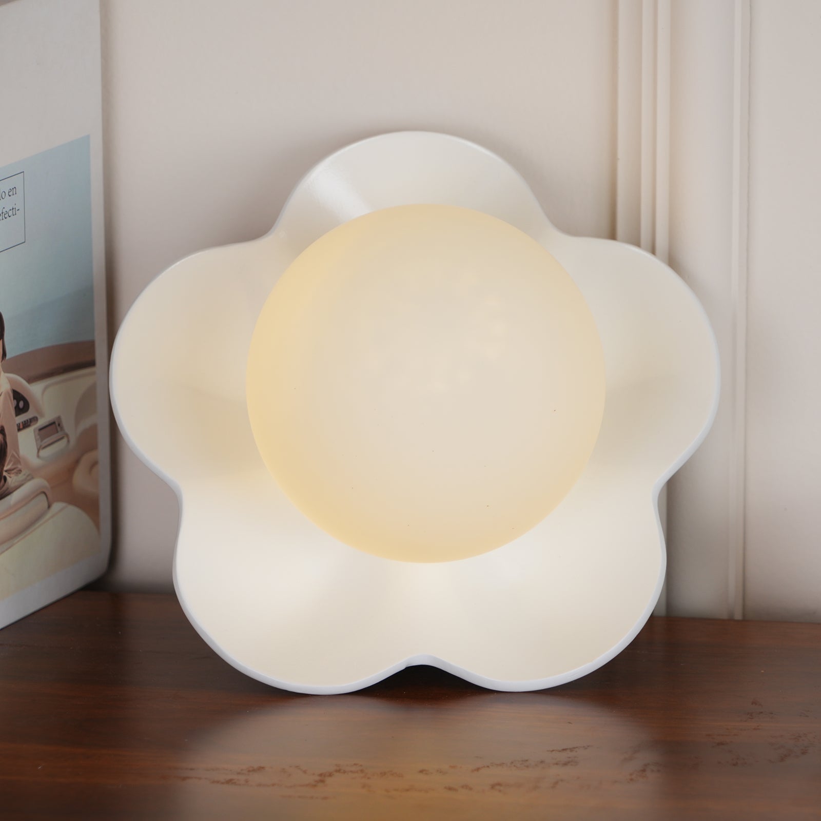 Flower Wall Lamp Bohemian with Globe Light and Flower Shape