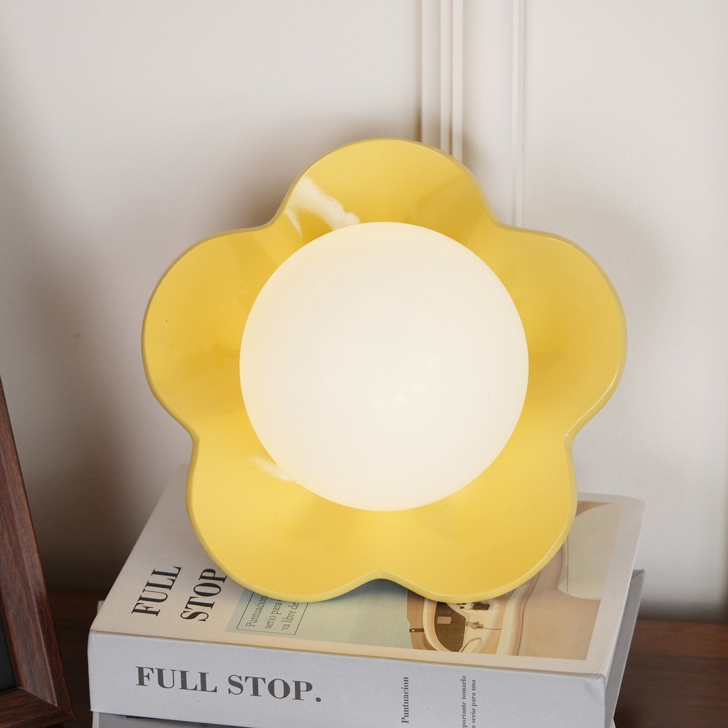 Flower Wall Lamp Bohemian with Globe Light and Flower Shape