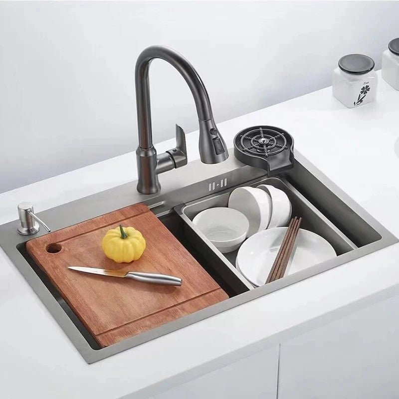 Kitchen Faucet with Pull-Out Spray Head and 360° Swivel