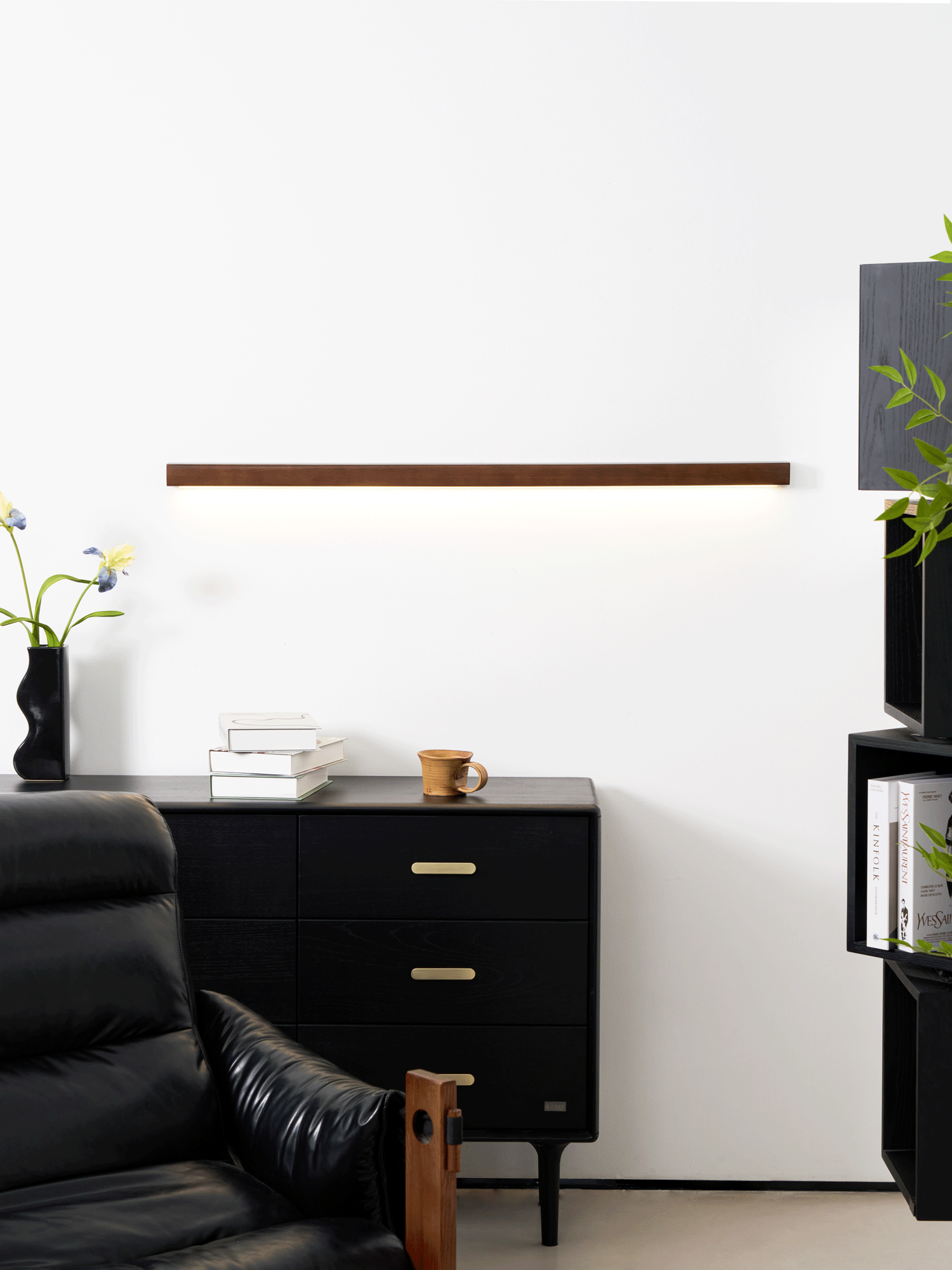 Linear Wood Wall Light Scandinavian Dual-Mount LED Bar Sconce with Frosted Diffuser