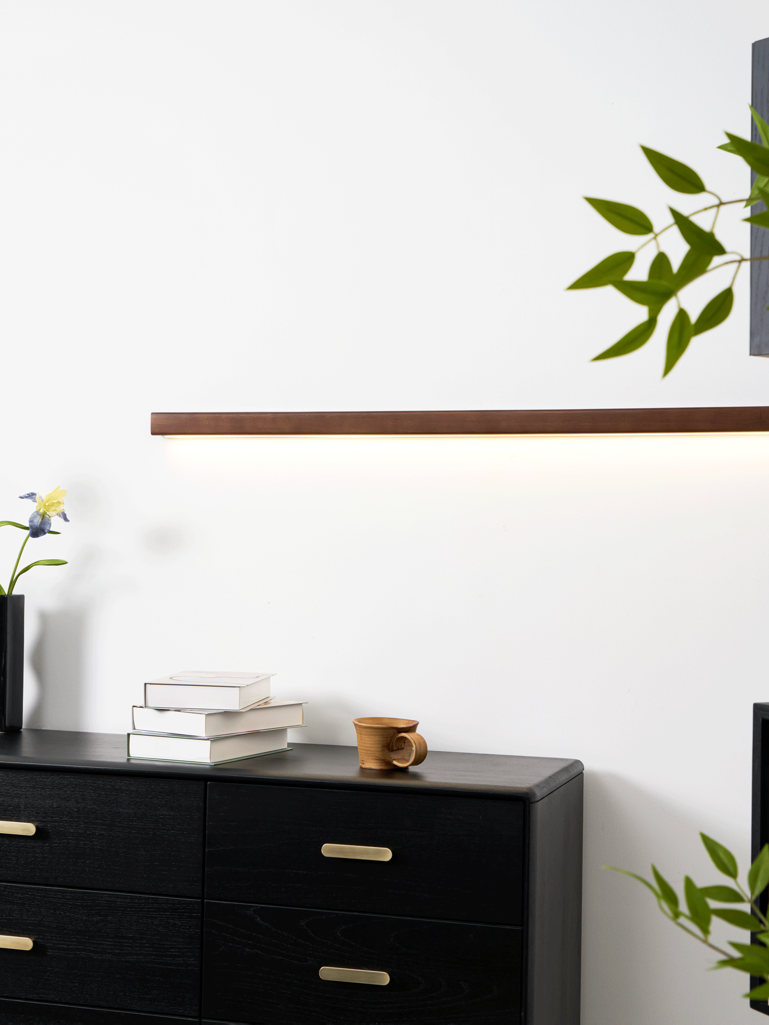 Linear Wood Wall Light Scandinavian Dual-Mount LED Bar Sconce with Frosted Diffuser