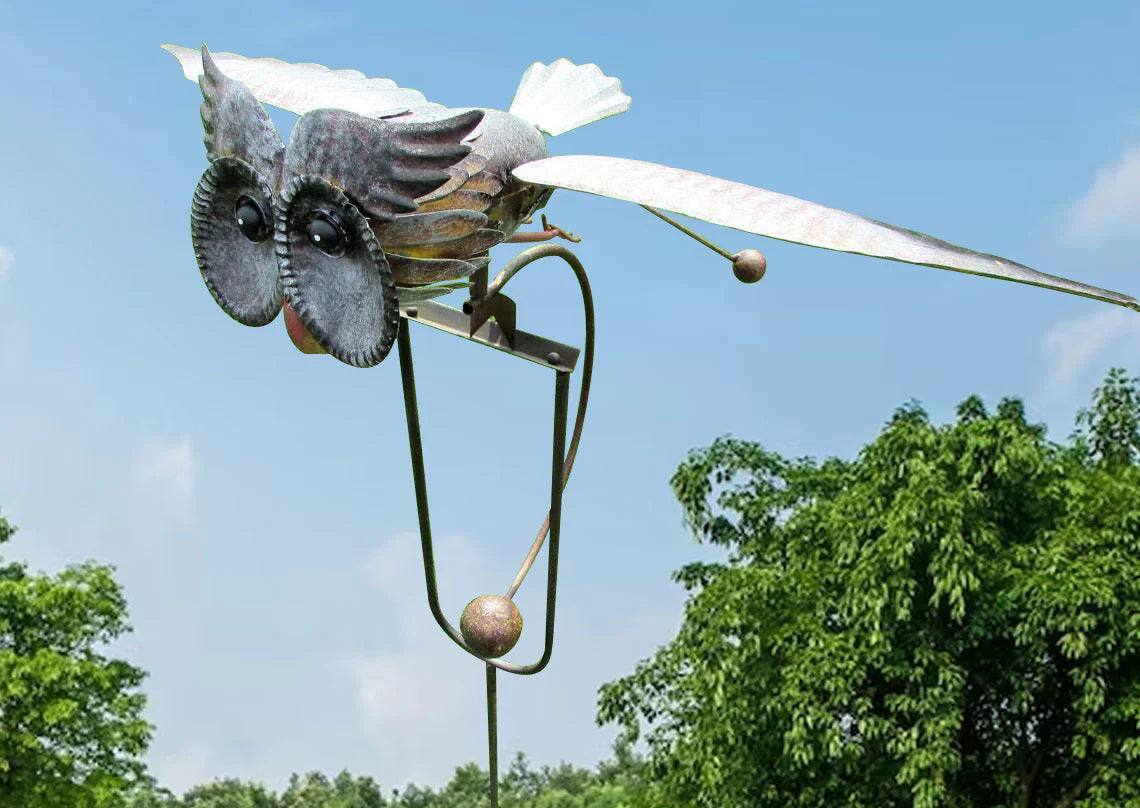 Metal Bird Wind Spinner Garden Ornament with Moving Wings