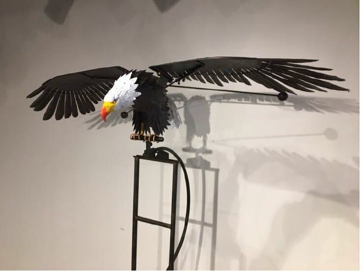Metal Bird Wind Spinner Garden Ornament with Moving Wings