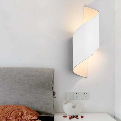 Modern Wall Lamp with Spiral Shape and Metal Body