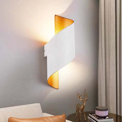 Modern Wall Lamp with Spiral Shape and Metal Body
