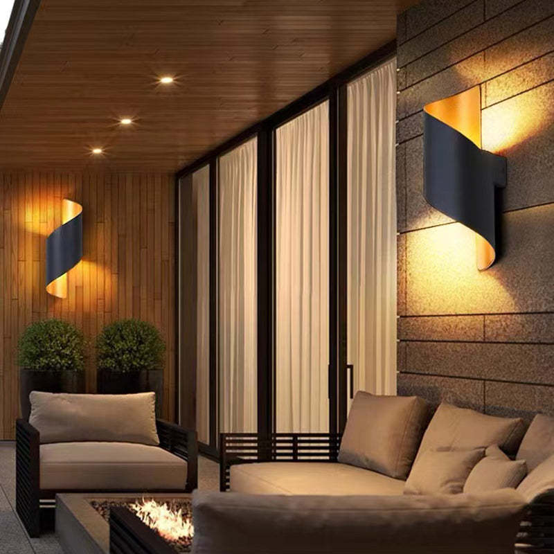 Modern Wall Lamp with Spiral Shape and Metal Body