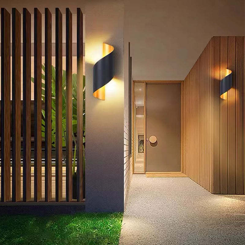 Modern Wall Lamp with Spiral Shape and Metal Body