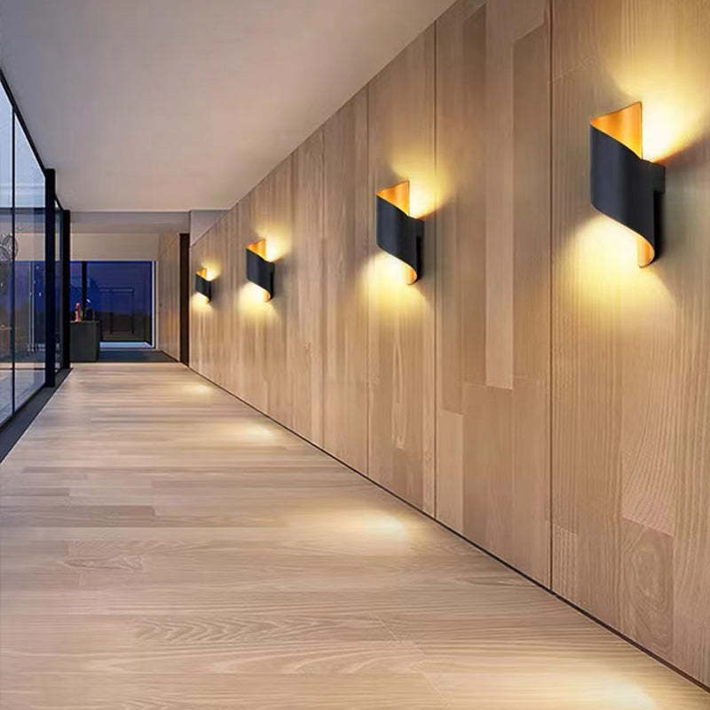 Modern Wall Lamp with Spiral Shape and Metal Body