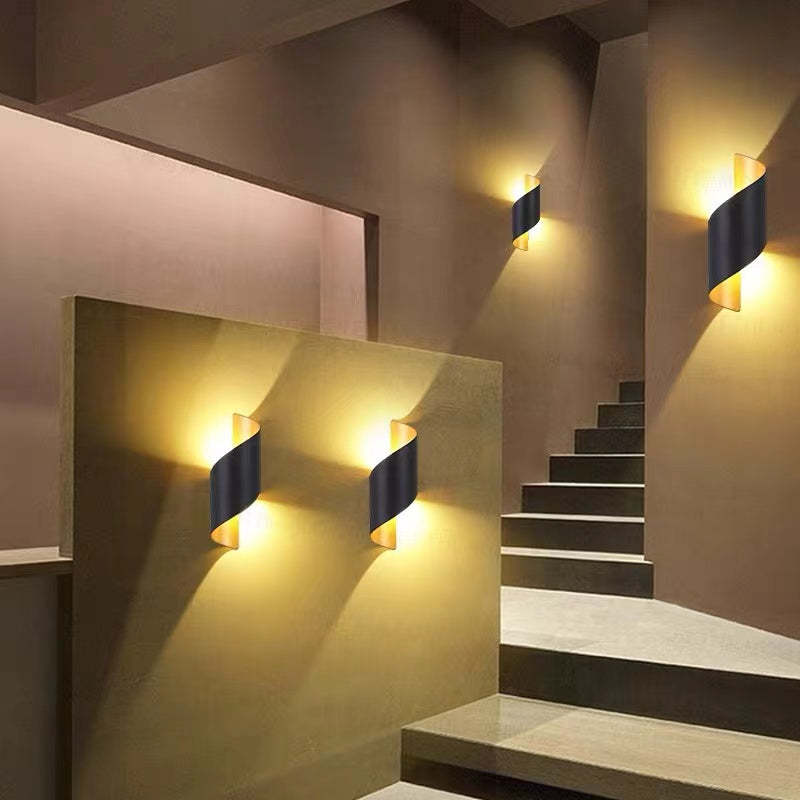 Modern Wall Lamp with Spiral Shape and Metal Body