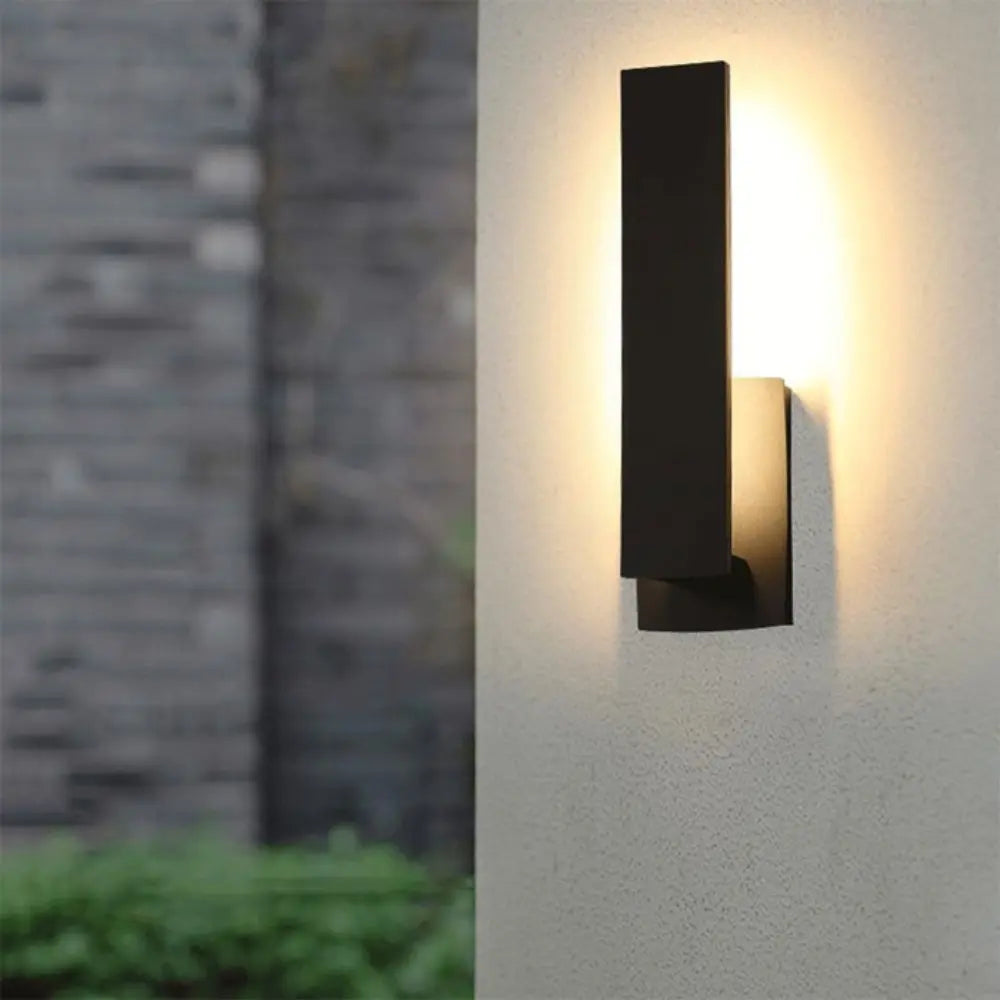 Outdoor Wall Lamp Modern Minimalist with Integrated LED and IP65 Rating