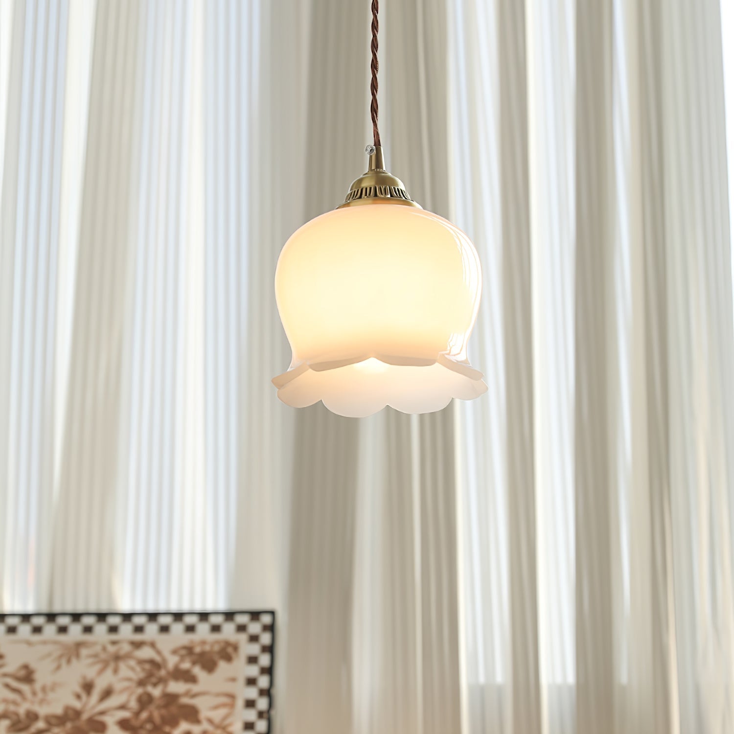 Pendant Lamp Vintage with Flower-Shaped Glass Shade and Brass Fitting