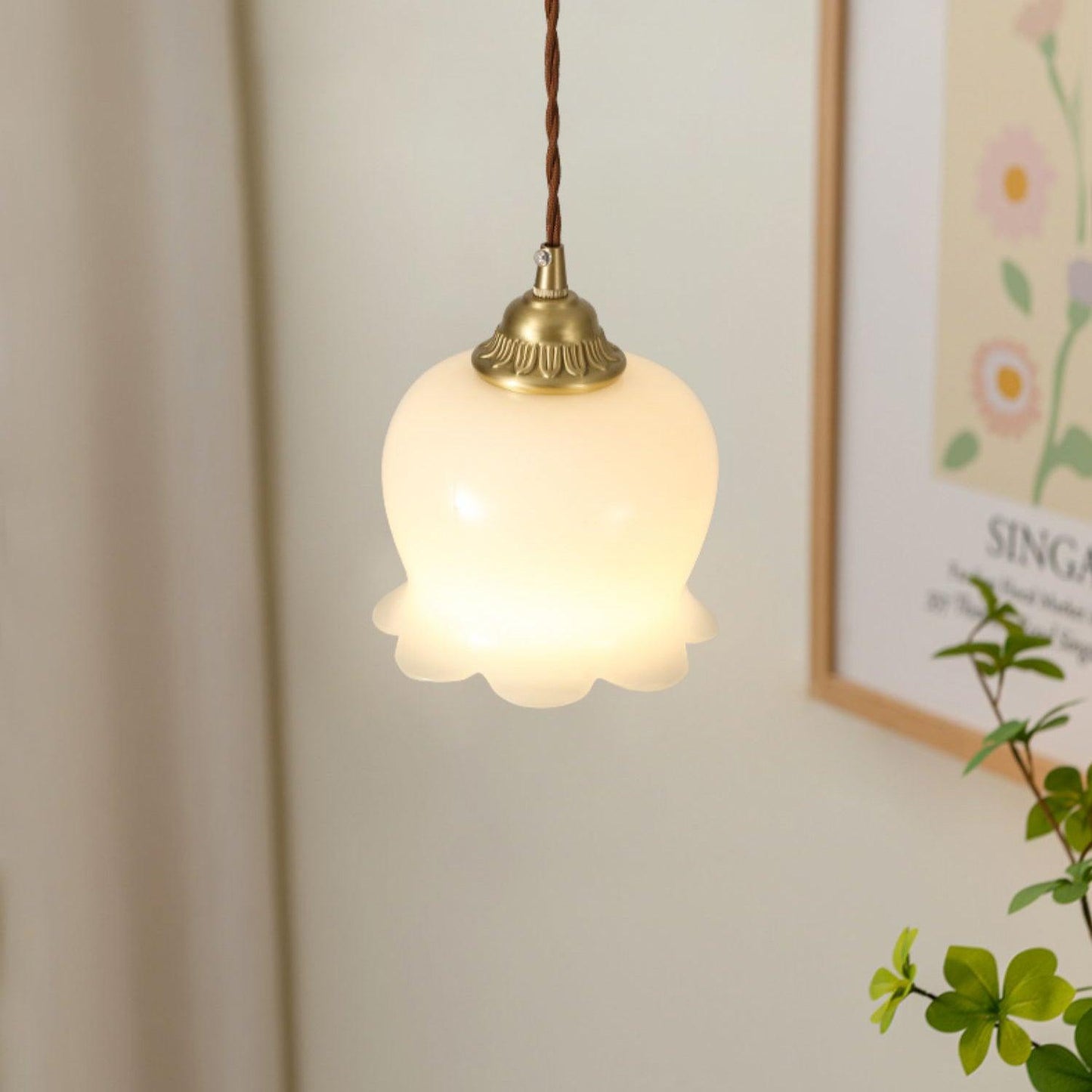 Pendant Lamp Vintage with Flower-Shaped Glass Shade and Brass Fitting
