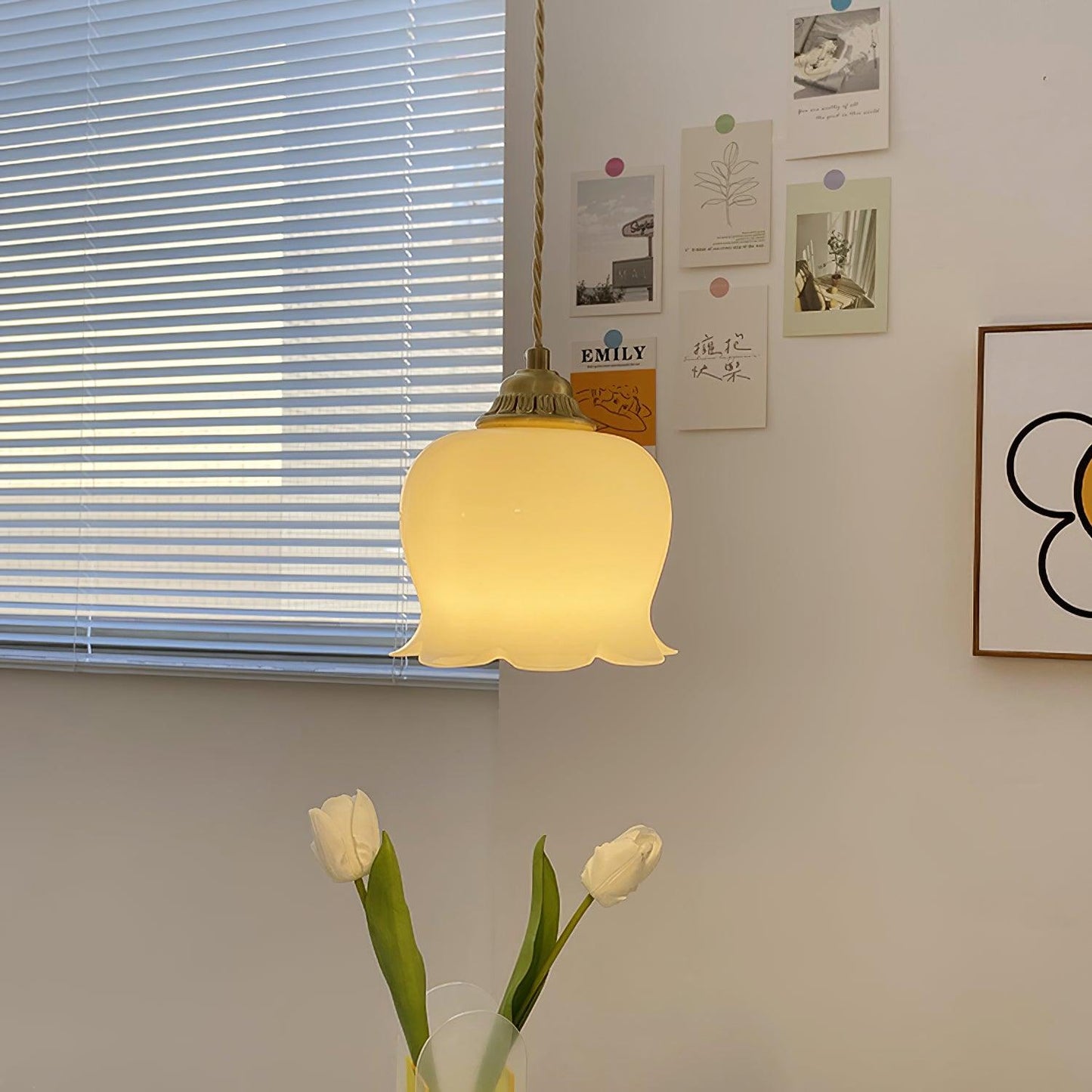 Pendant Lamp Vintage with Flower-Shaped Glass Shade and Brass Fitting