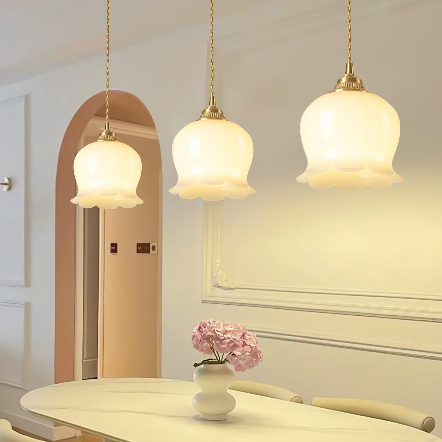 Pendant Lamp Vintage with Flower-Shaped Glass Shade and Brass Fitting