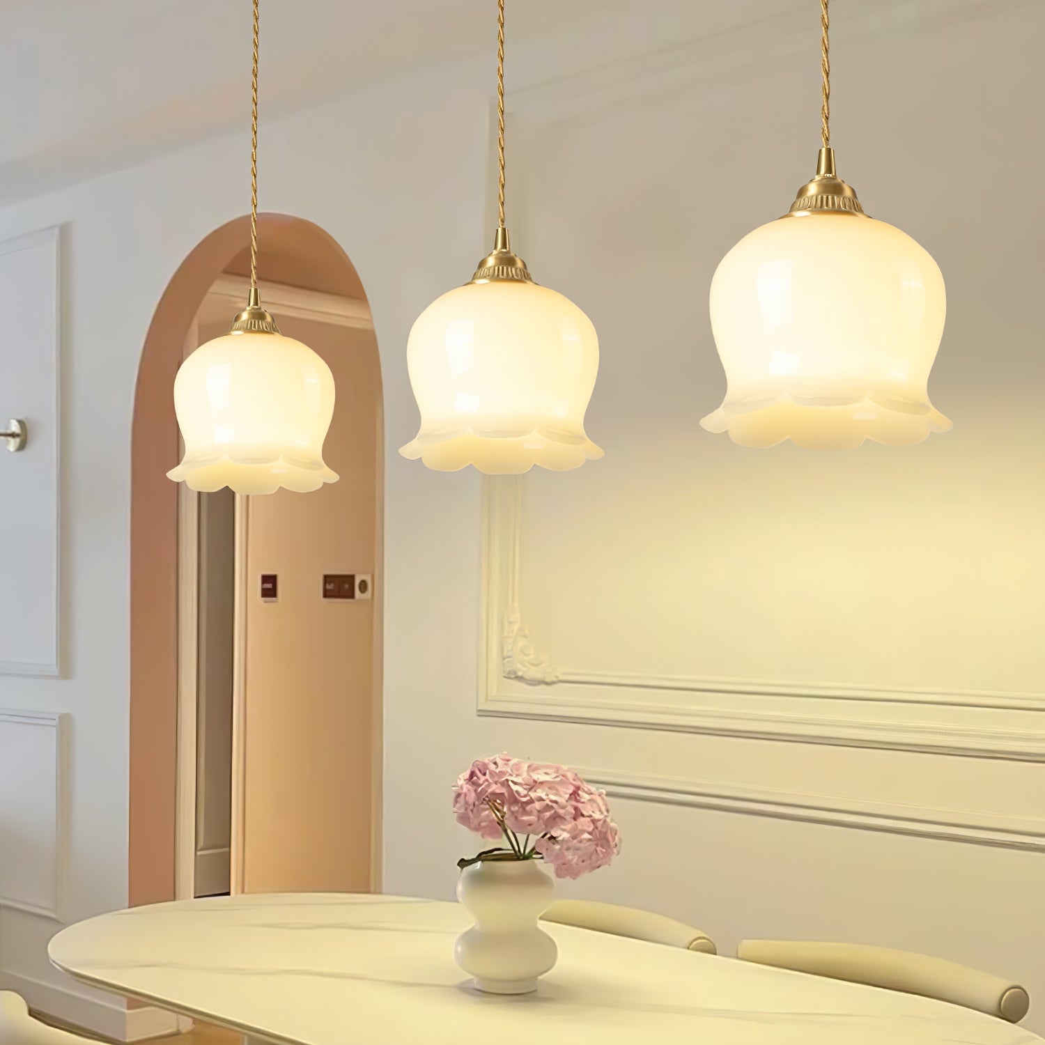 Pendant Lamp Vintage with Flower-Shaped Glass Shade and Brass Fitting
