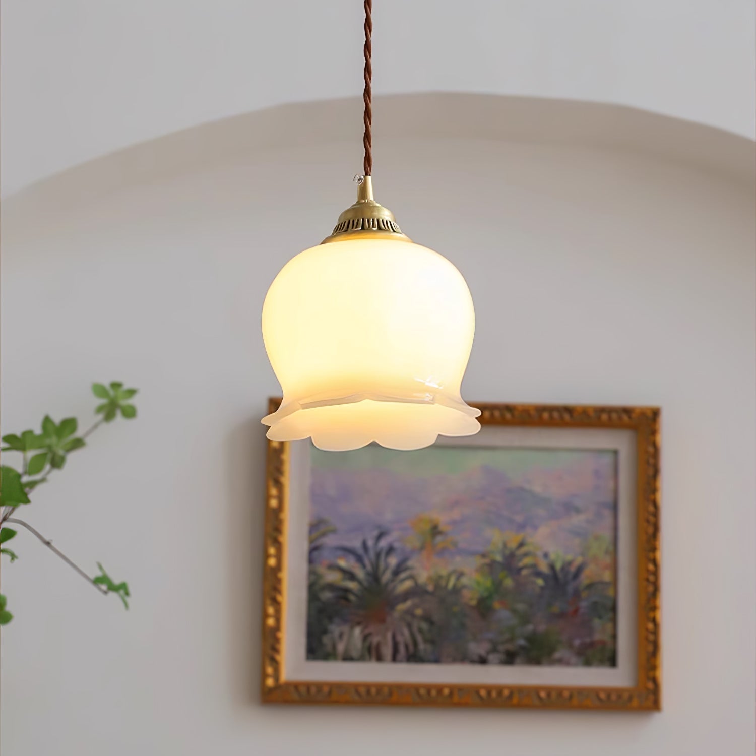 Pendant Lamp Vintage with Flower-Shaped Glass Shade and Brass Fitting