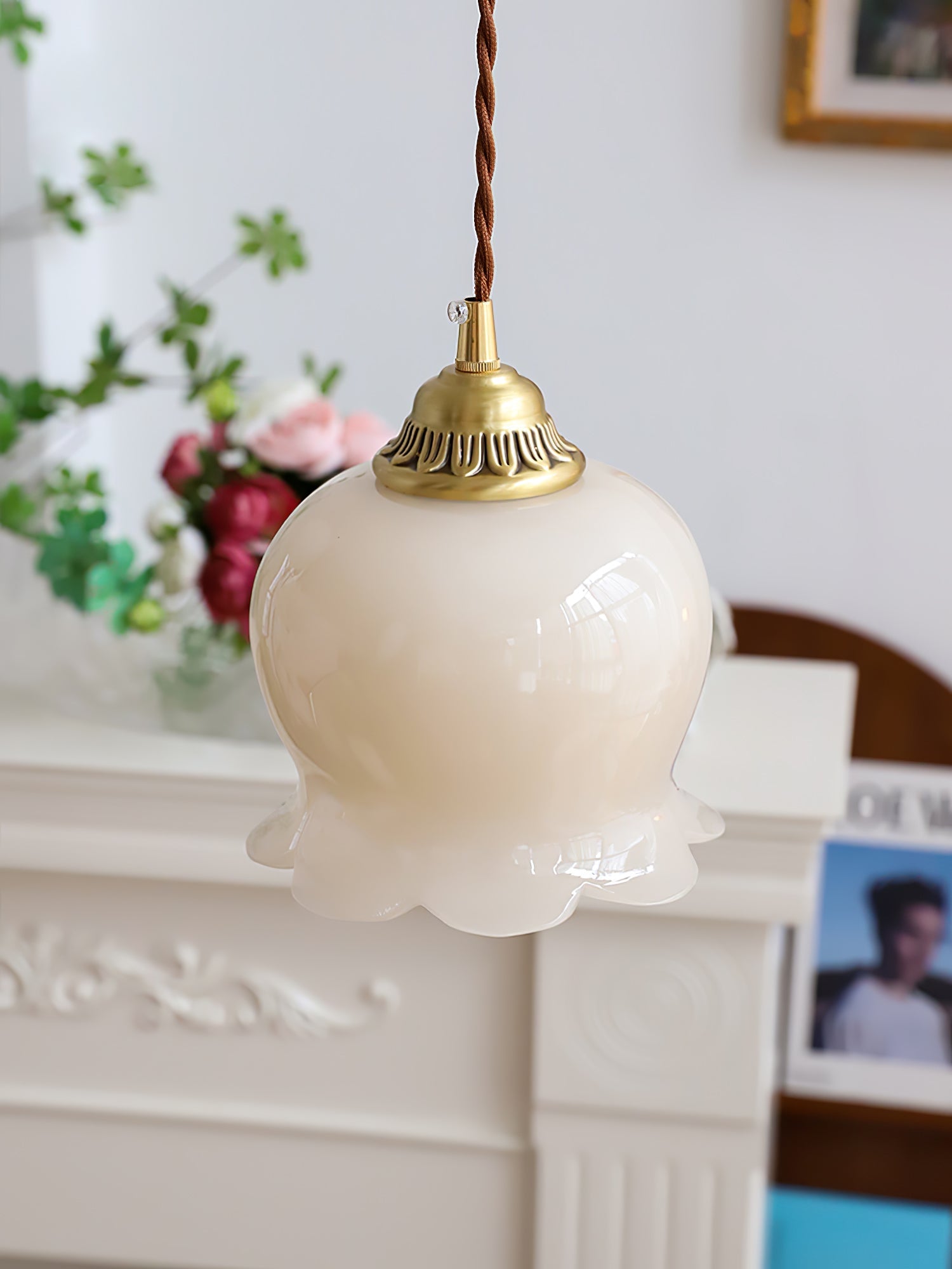 Pendant Lamp Vintage with Flower-Shaped Glass Shade and Brass Fitting