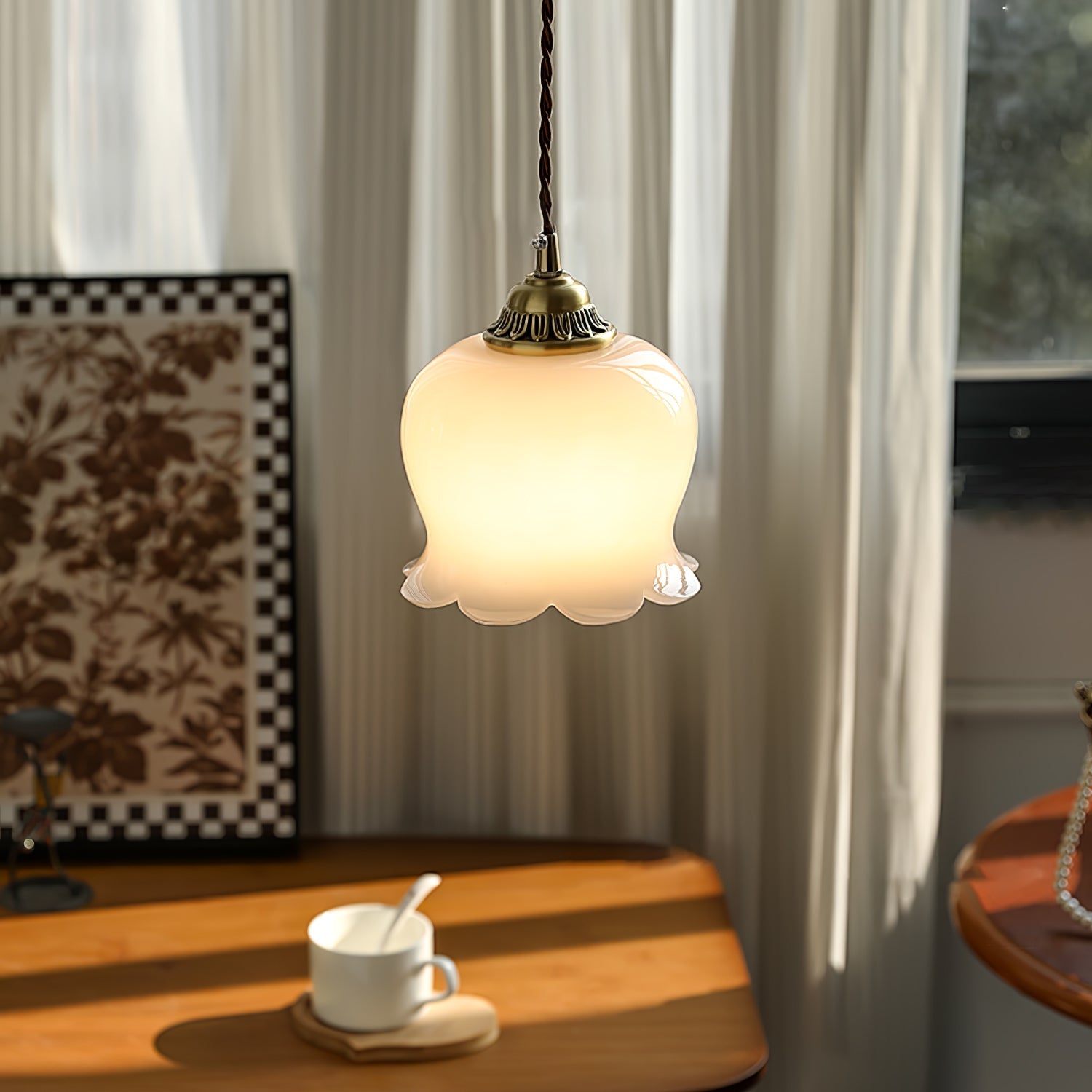 Pendant Lamp Vintage with Flower-Shaped Glass Shade and Brass Fitting