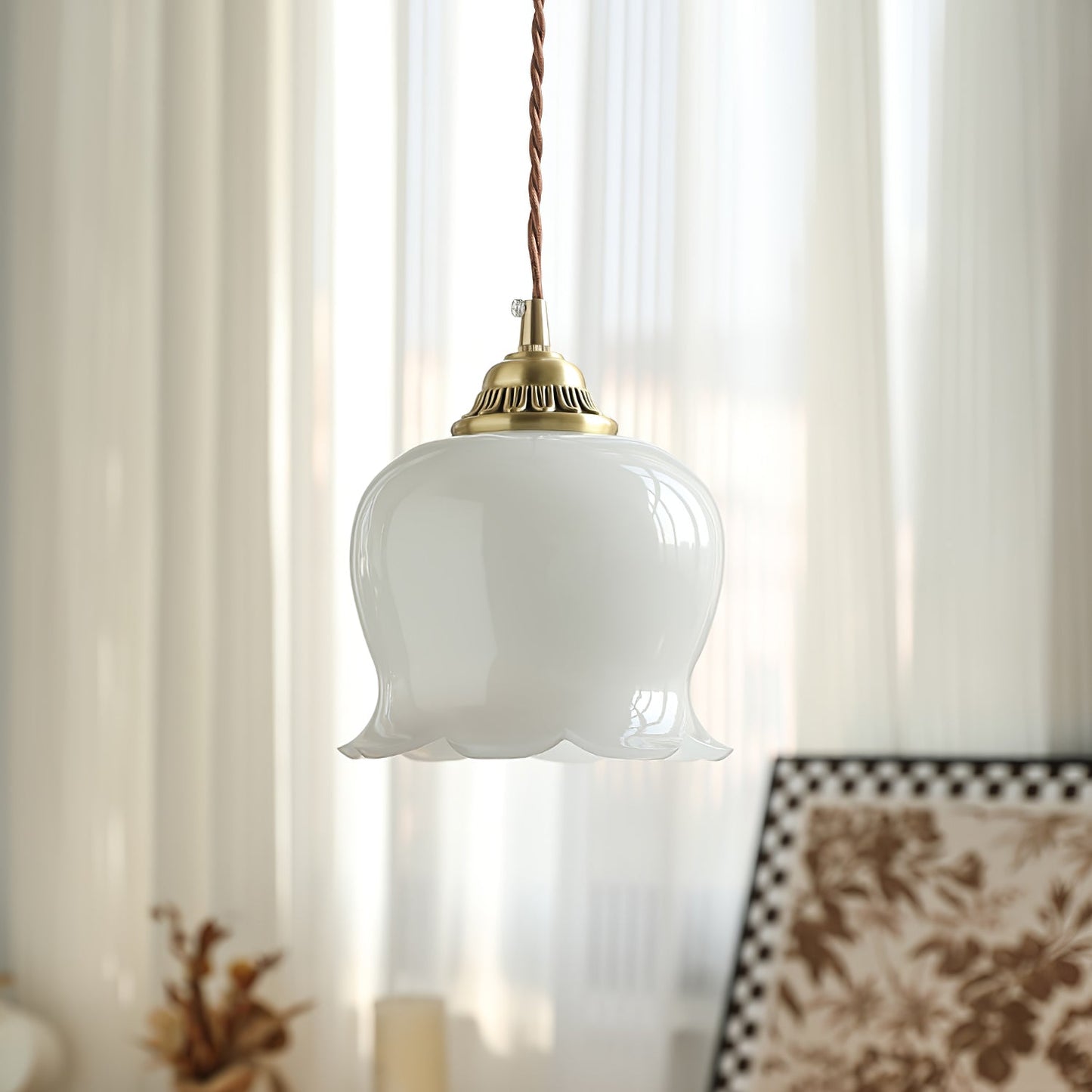 Pendant Lamp Vintage with Flower-Shaped Glass Shade and Brass Fitting