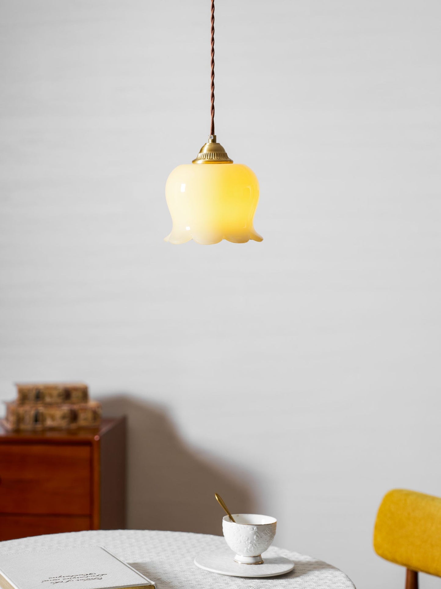 Pendant Lamp Vintage with Flower-Shaped Glass Shade and Brass Fitting