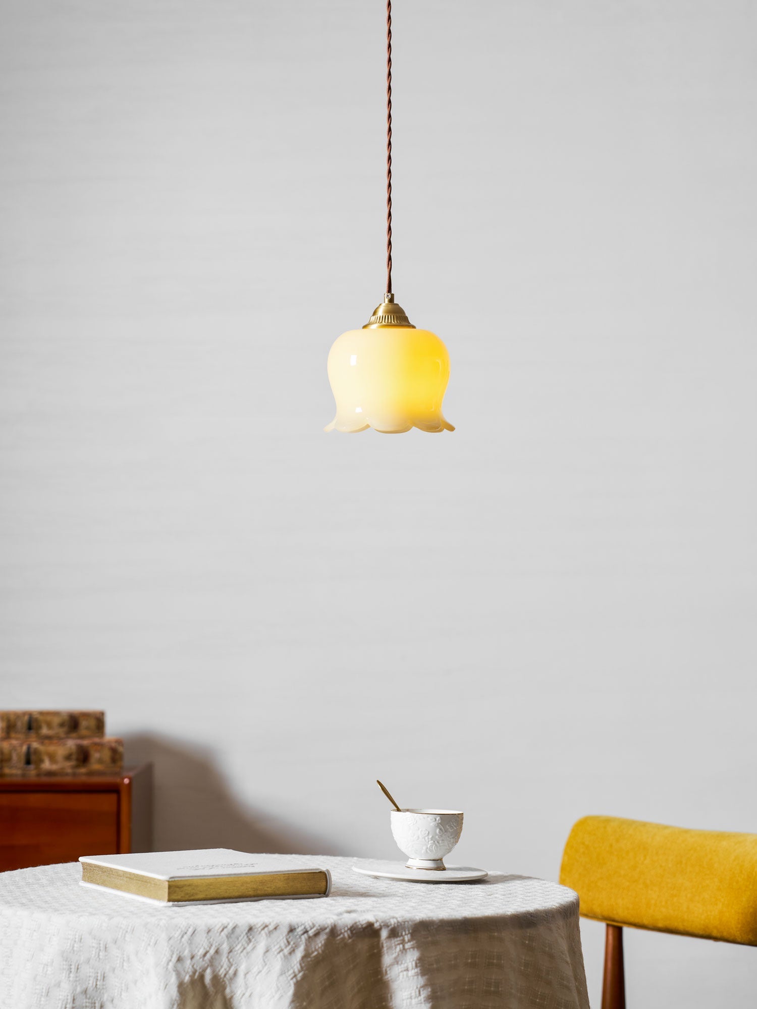 Pendant Lamp Vintage with Flower-Shaped Glass Shade and Brass Fitting