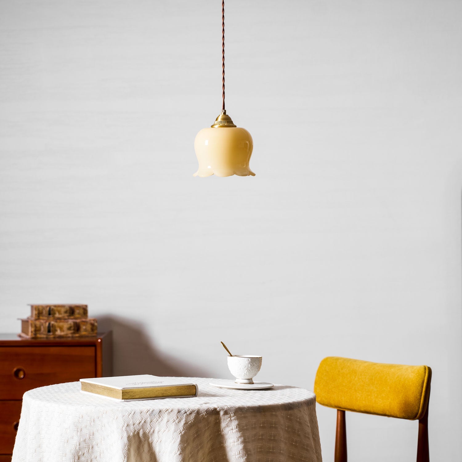 Pendant Lamp Vintage with Flower-Shaped Glass Shade and Brass Fitting