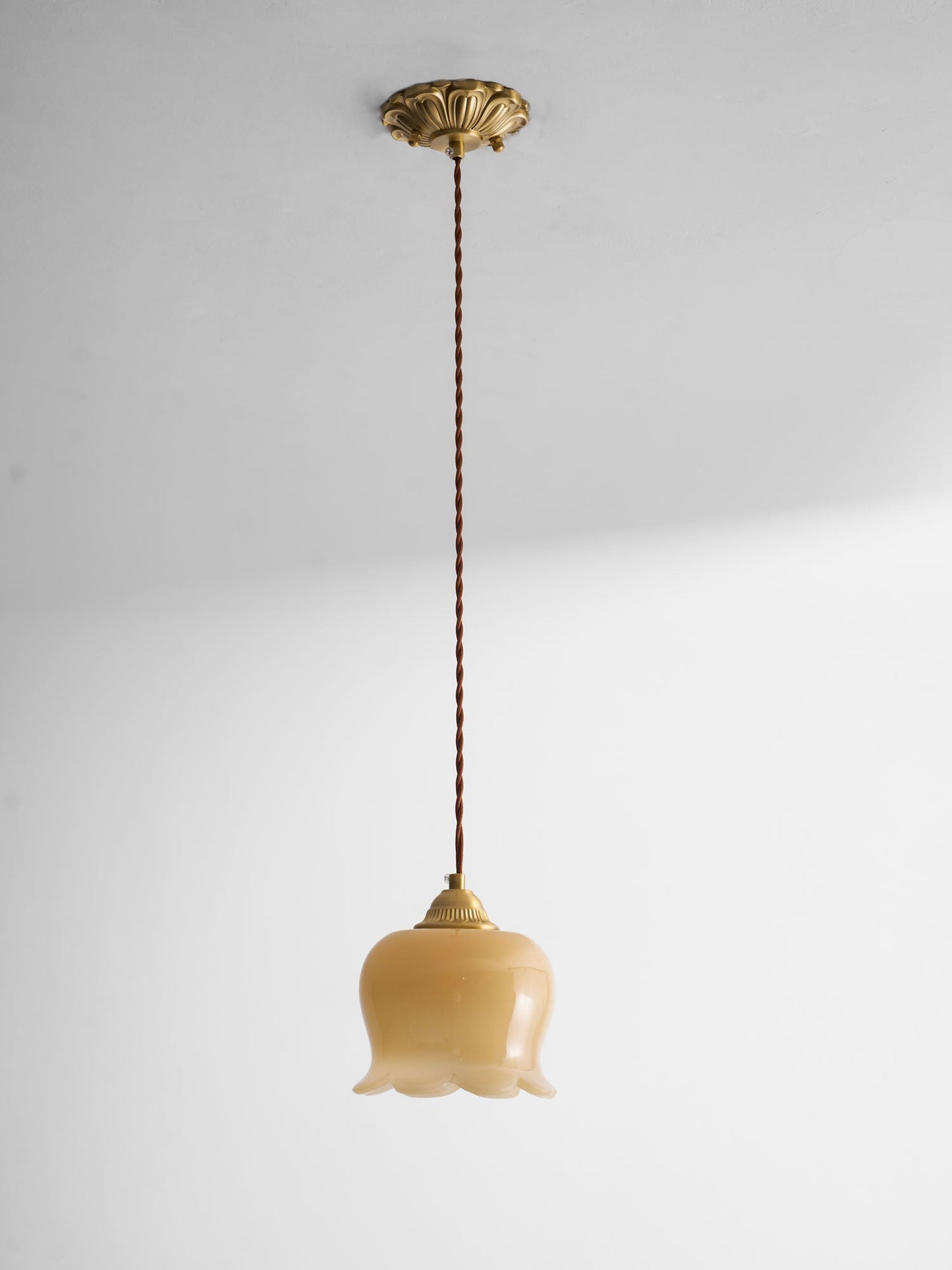 Pendant Lamp Vintage with Flower-Shaped Glass Shade and Brass Fitting ##POS:65##