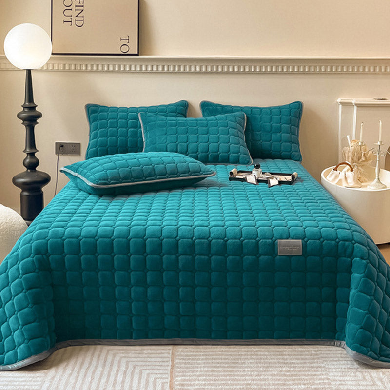 Quilted Bedspread with Square Texture Pattern and Pillowcase Set