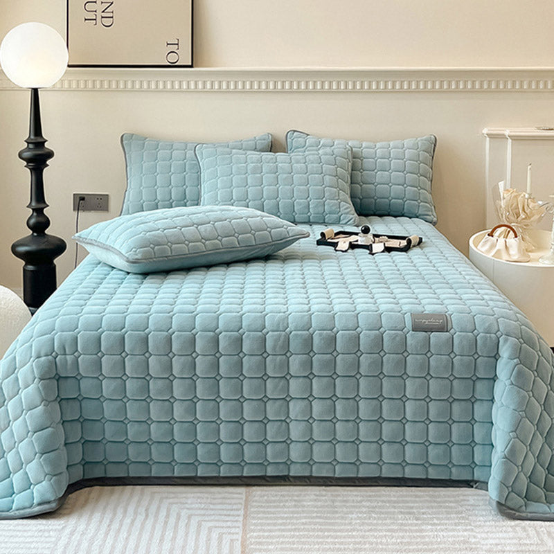 Quilted Bedspread with Square Texture Pattern and Pillowcase Set