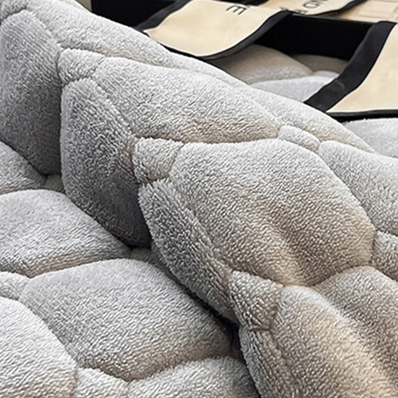 Quilted Bedspread with Square Texture Pattern and Pillowcase Set