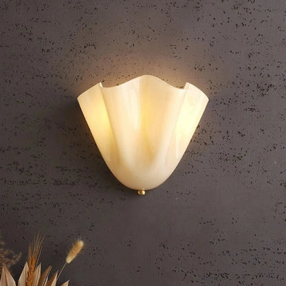 Wall Lamp Art Deco with Shell-Shaped Glass Shade