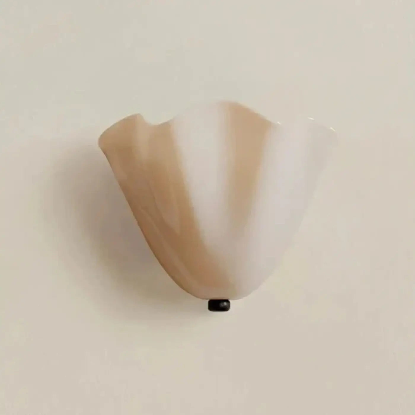 Wall Lamp Art Deco with Shell-Shaped Glass Shade