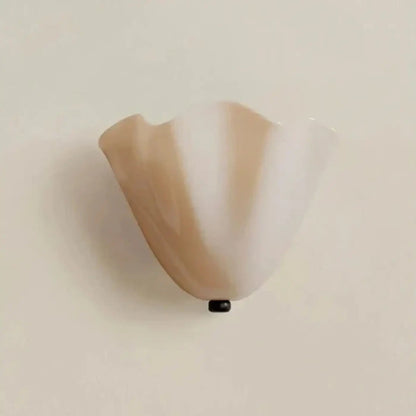 Wall Lamp Art Deco with Shell-Shaped Glass Shade