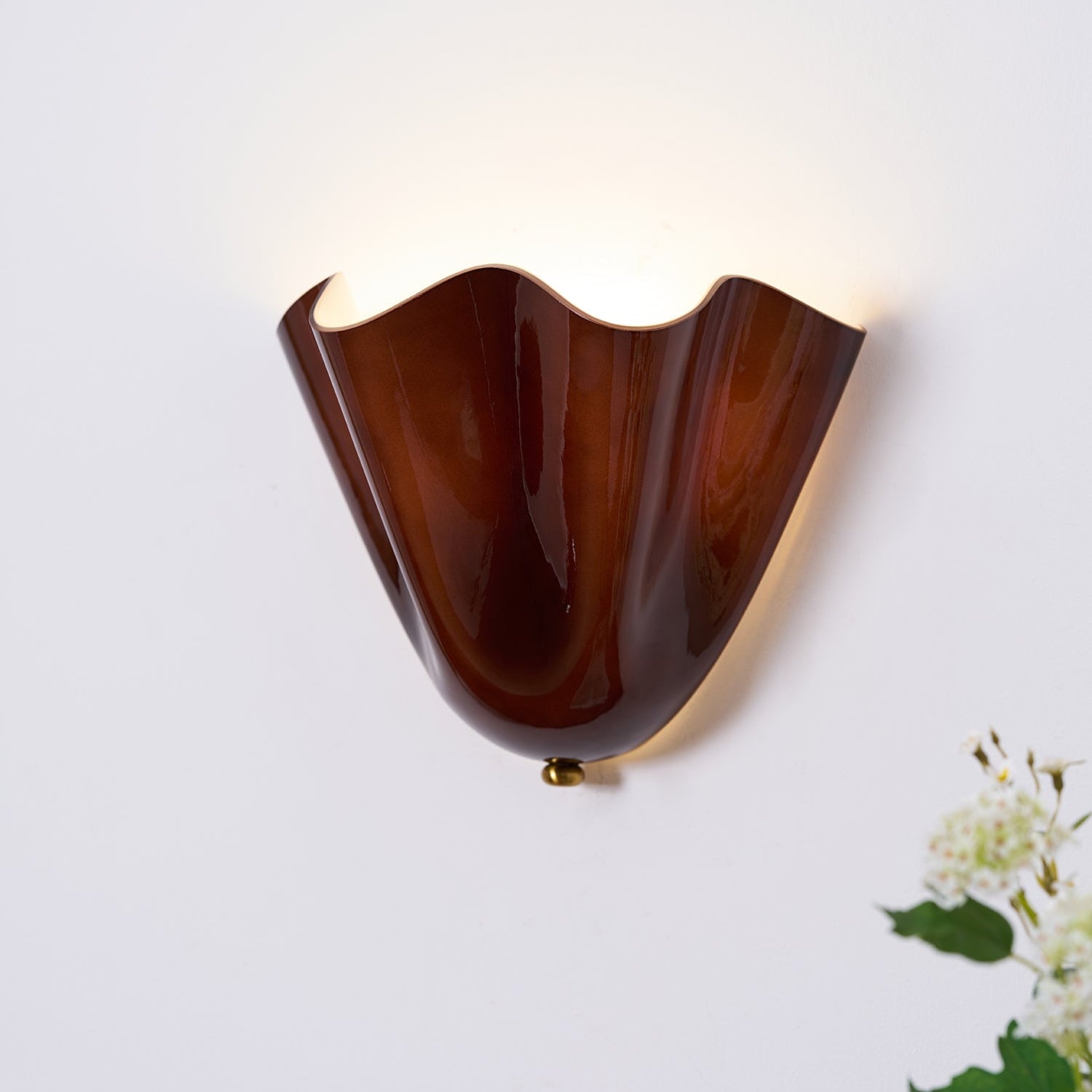 Wall Lamp Art Deco with Wavy Glass Shade and Brass Fitting