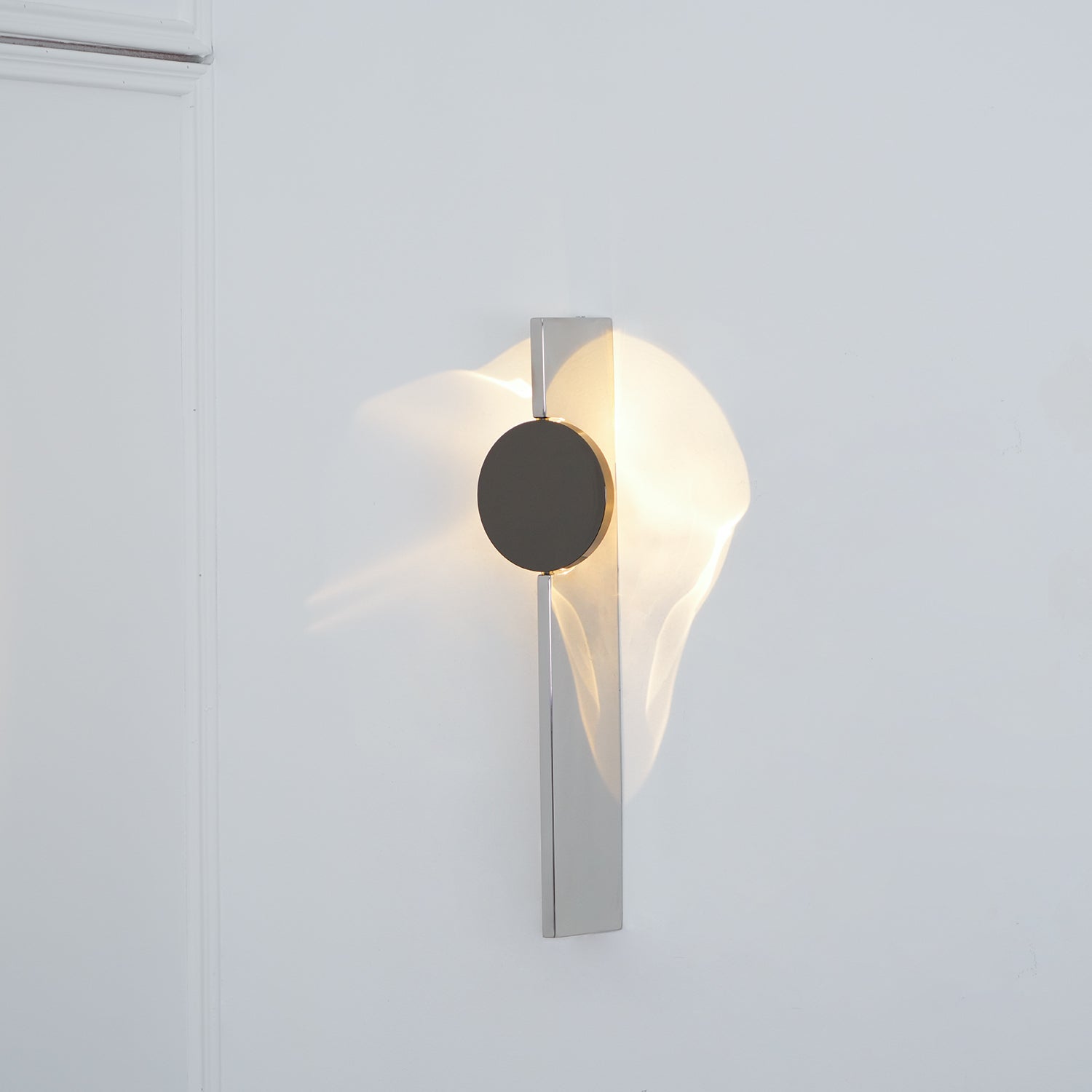 Wall Lamp Modern with Round Shade and Dramatic Light Shadow Effect